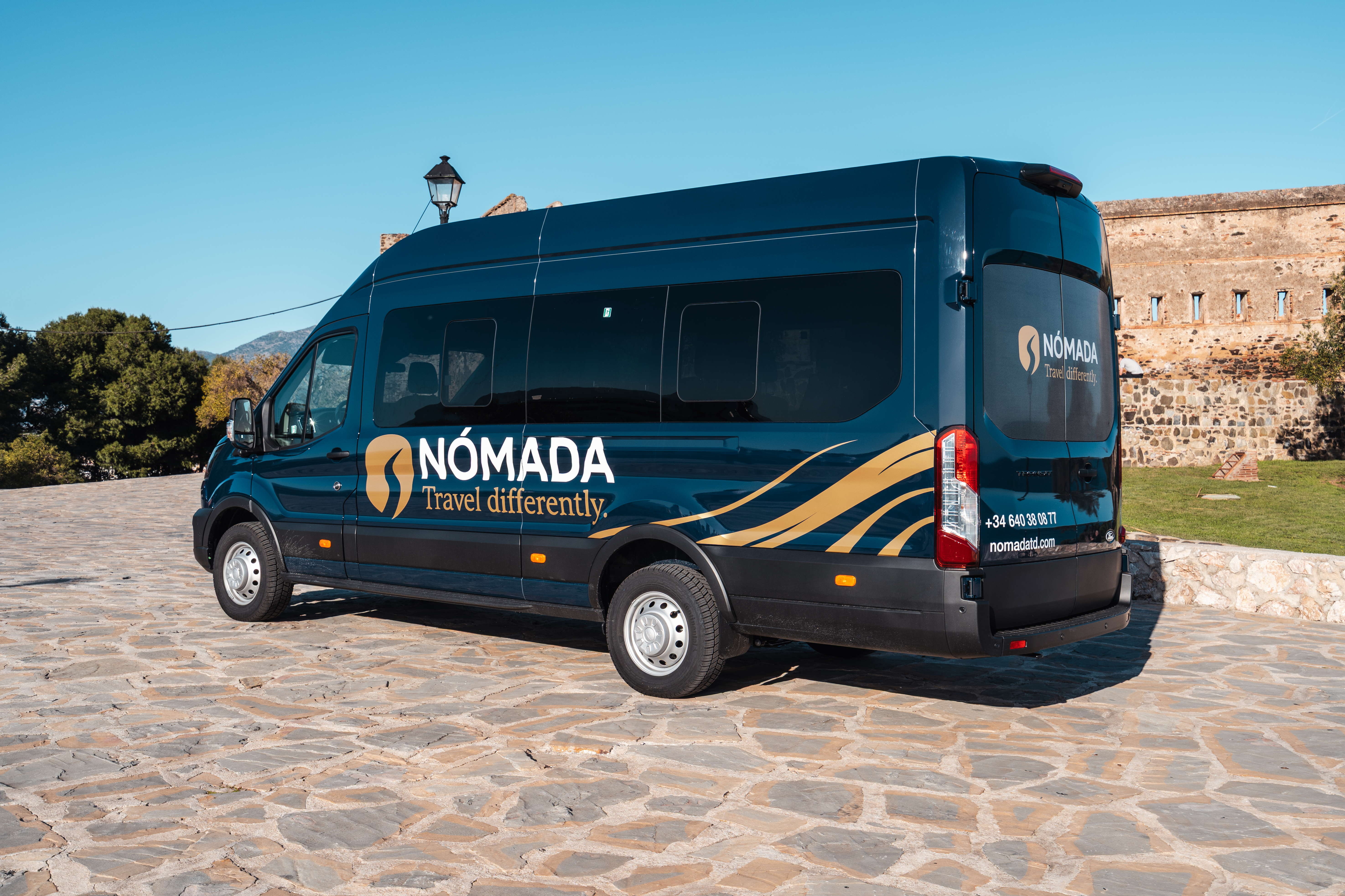 Ford Transit VIP lateral branding