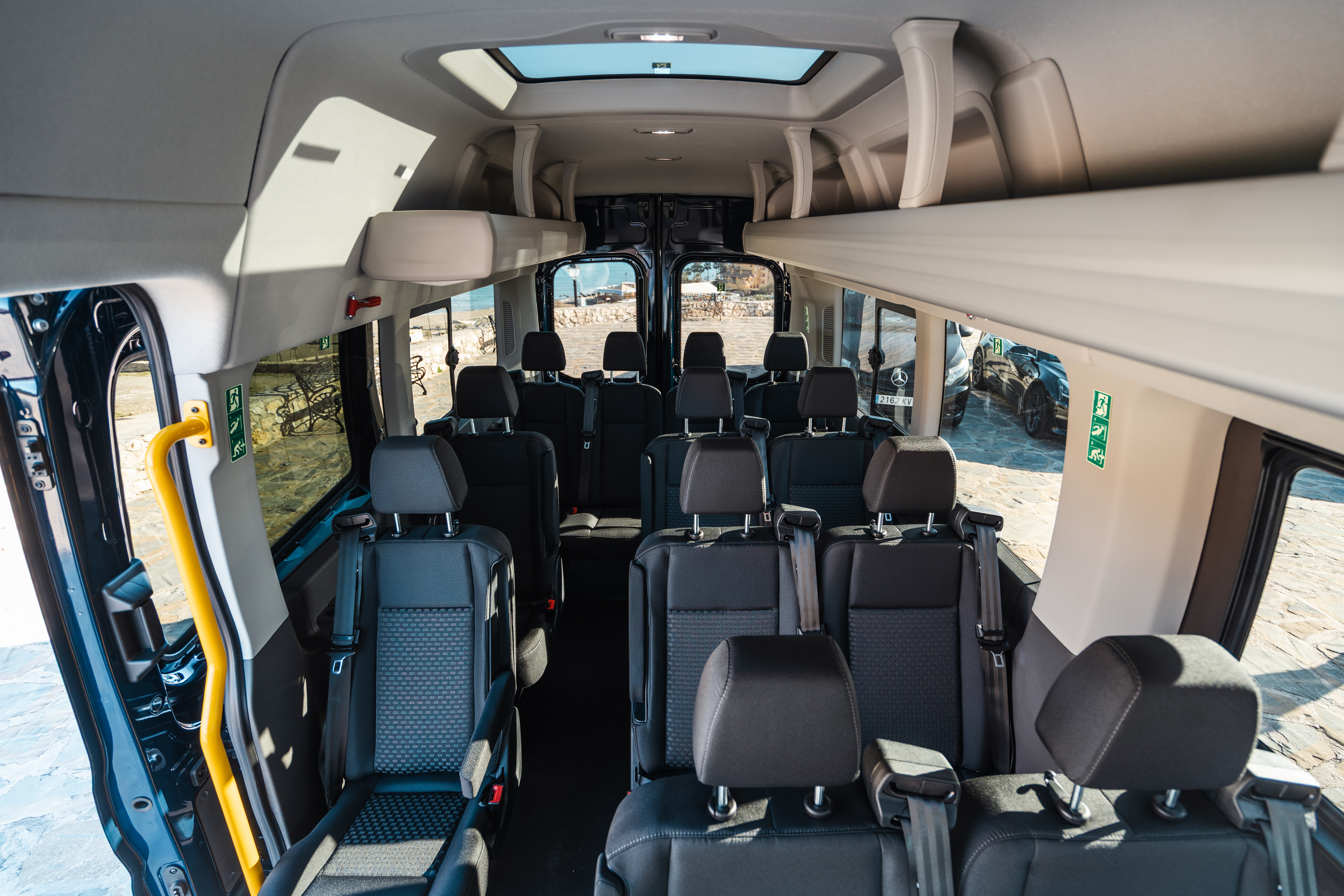Ford Transit interior 16 plazas