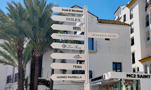 Transporte de lujo para tour de shopping en Puerto Banús, Marbella